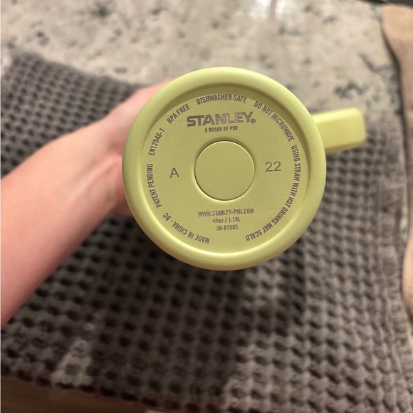 Stanley OG Citron 40oz - Picture 5 of 5